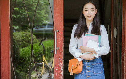 上海交通大学经济学在职研究生考试科目包括哪些？