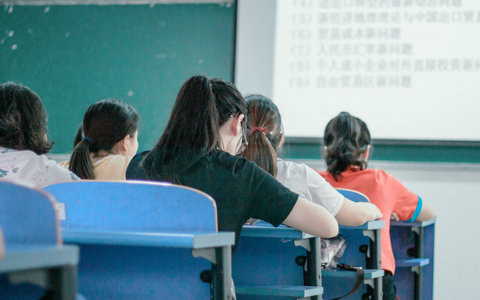 同济大学教育学在职研究生好考吗？学制几年？