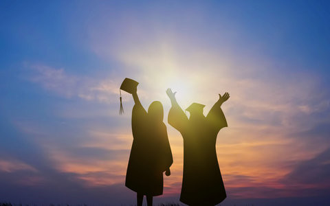 同济大学法律在职研究生好考吗？学制几年？