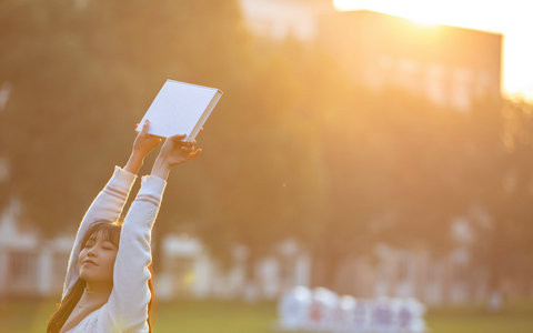 上海交通大学企业管理在职研究生好考吗？学制几年？