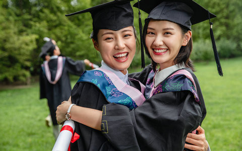 华东师范大学教育学在职研究生好考吗？学制几年？