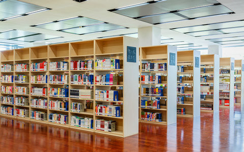 华东师范大学公共管理(MPA)在职研究生好考吗？学制几年？