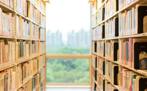 华东师范大学金融学在职研究生好考吗？学制几年？