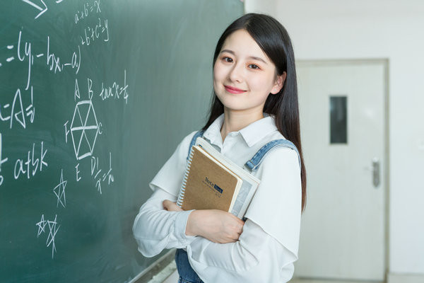 广州中医药大学在职研究生学费多少钱？