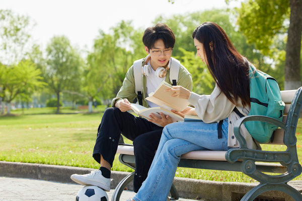 沈阳医学院在职研究生学费一年多少钱？
