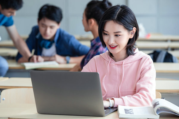 宪法与行政法学在职研究生学费多少钱