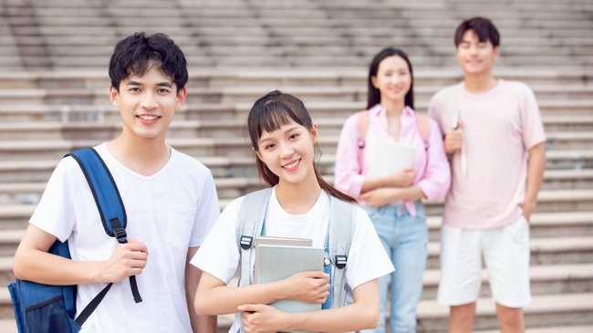 宪法与行政法学在职研究生学费一年多少