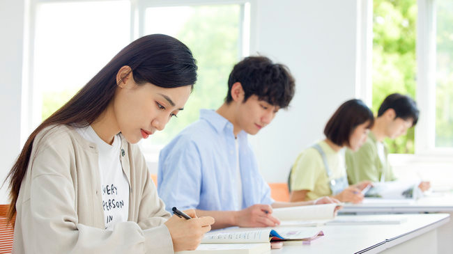 政治经济学在职研究生学费多少钱
