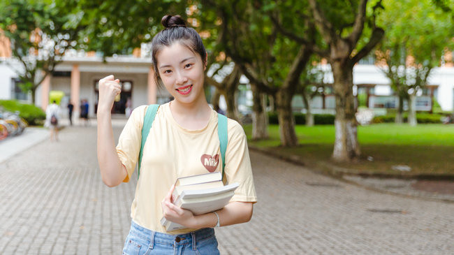 广东工业大学在职研究生学费一年多少钱？