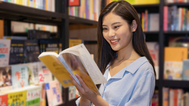 新疆财经大学在职研究生报名及考试时间是什么时候？