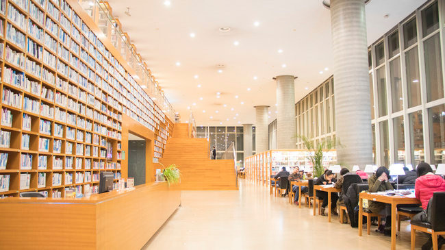 国际贸易经济合作研究院在职研究生学费一年多少钱？