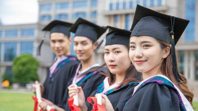 扬州大学在职研究生报名及考试时间是什么时候？