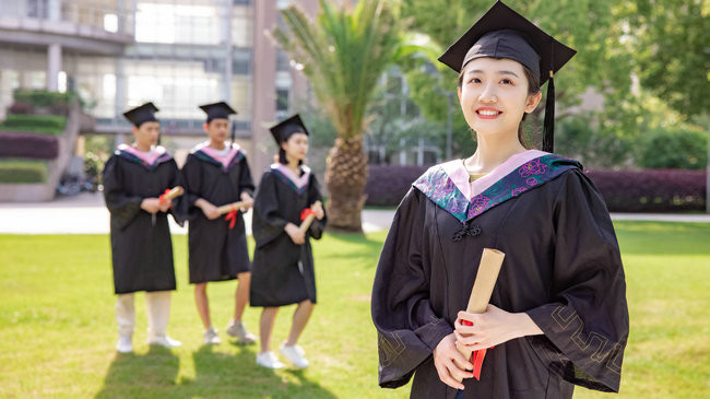 重庆在职研究生学费一年多少钱