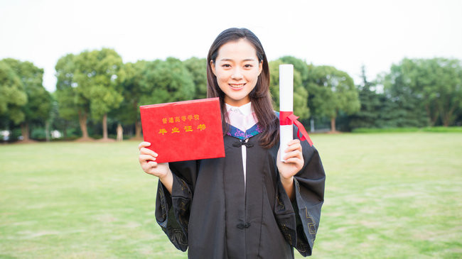 中国科学院大学在职研究生报名及考试时间是什么时候？