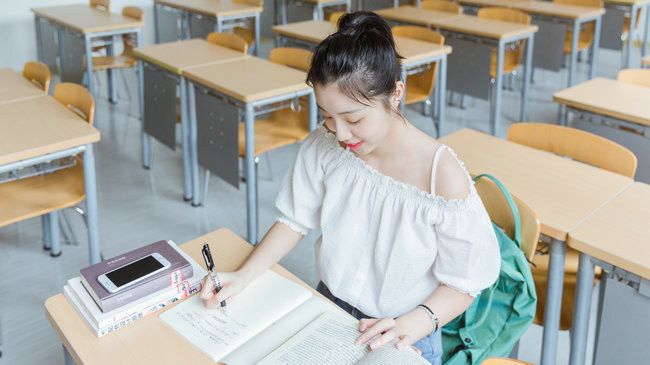 新疆财经大学在职研究生学费多少钱？