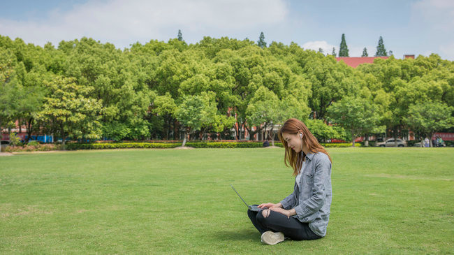 江汉大学在职研究生学费一年多少钱？