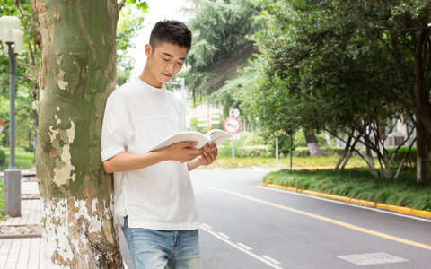 四川大学非全日制研究生学费一年多少钱?