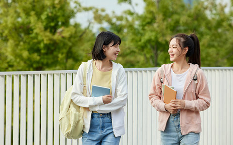广东外语外贸大学非全日制研究生学费一年多少钱？