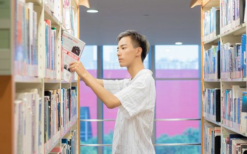 香港浸会大学在职研究生学费一年多少钱?
