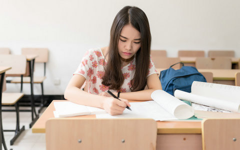 新疆大学非全日制研究生学费多少钱？