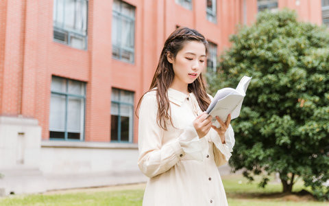 中国劳动关系学院在职研究生报名及考试时间是什么时候？