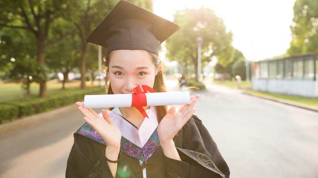 西华师范大学在职研究生学费多少钱？