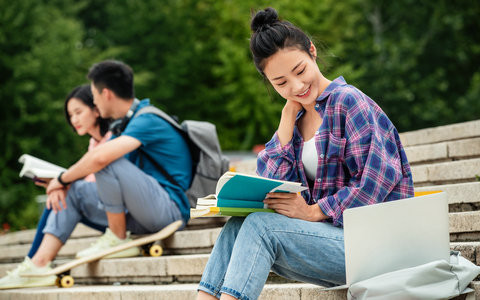 新疆大学非全日制研究生2025年招生学院有哪些？