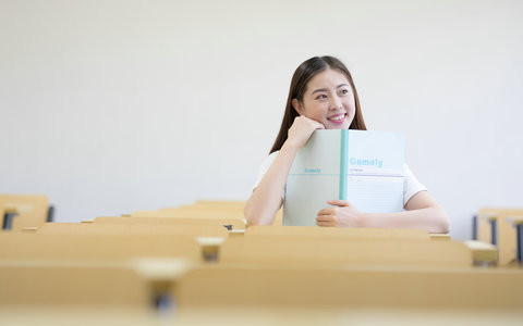中国人民大学环境科学与工程在职研究生学费一年多少钱？