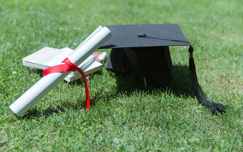 北京航空航天大学电子与信息在职研究生学费一年多少钱？