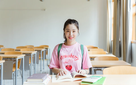 北京航空航天大学高级工商管理(EMBA)在职研究生学费一年多少钱？