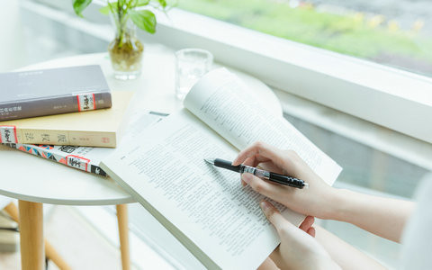 北京理工大学高级工商管理(EMBA)在职研究生学费一年多少钱?