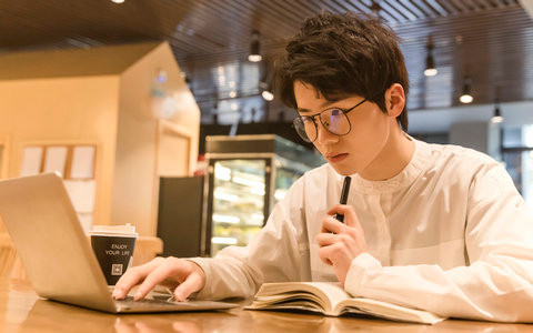 华东师范大学集成电路工程在职研究生学费一年多少钱？