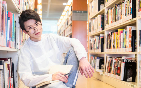 清华大学法律在职研究生学费一年多少钱?