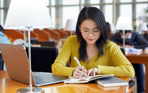 北京师范大学工商管理(MBA)在职研究生学费一年多少钱？