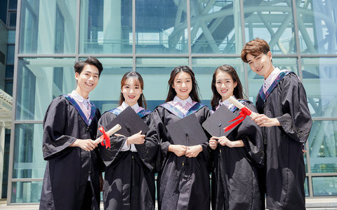 南开大学产业经济学在职研究生学费一年多少钱？