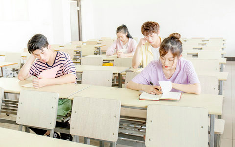 南开大学财政学在职研究生学费一年多少钱？