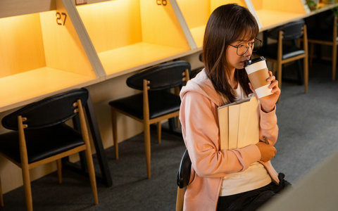 同济大学教育管理在职研究生学费一年多少钱？