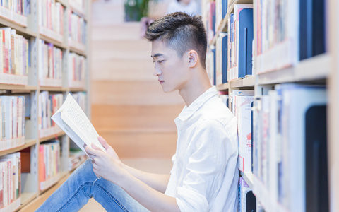 天津大学广播电视艺术学在职研究生学费一年多少钱？