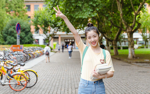 浙江大学电子与信息在职研究生学费一年多少钱?