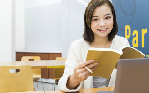 华东师范大学学前教育在职研究生学费一年多少钱？