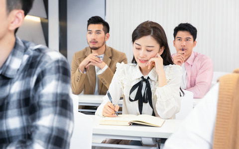南开大学心理学在职研究生学费一年多少钱？
