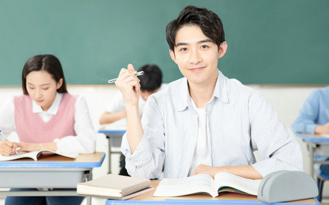 上海交通大学工商管理(MBA)在职研究生学费一年多少钱？