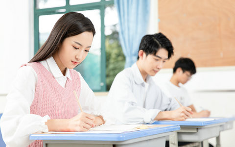 华东师范大学旅游管理在职研究生学费一年多少钱？